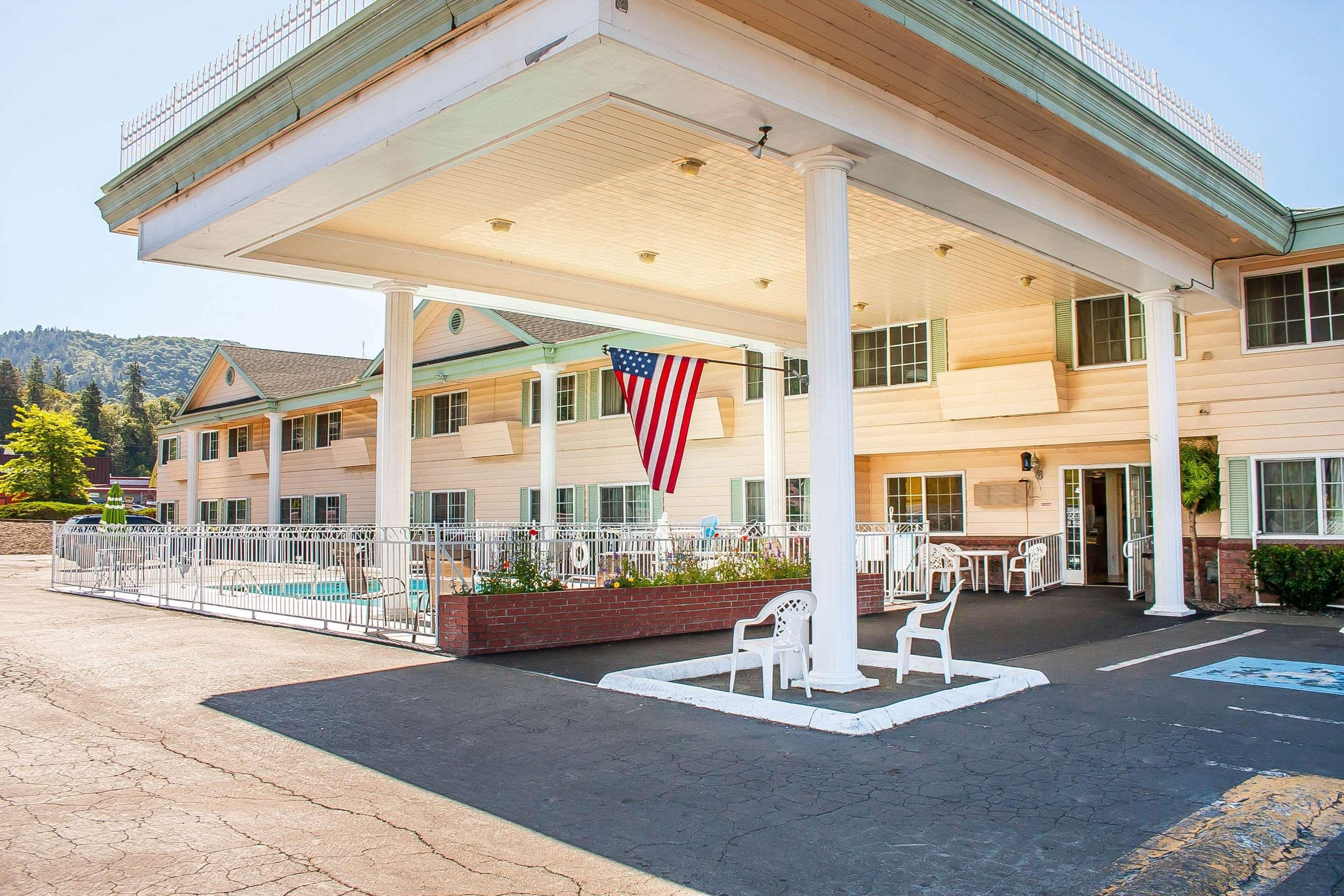 Quality Inn Grants Pass Exterior photo